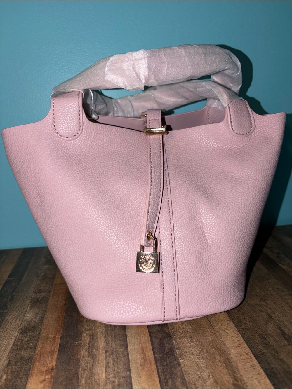 Valentino Orlandi Pale Pink Bucket Bag with Gold Padlock NWT - Picture 2 of 5